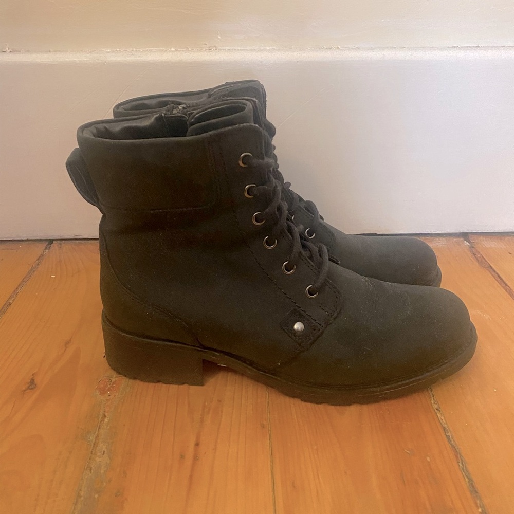 Women’s Clark’s boots size 9.5